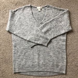 H&M- V- neck sweater.NWOT.